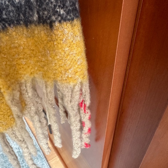 Soft Gorgeous Cashmere Wrap - Picture 6 of 11